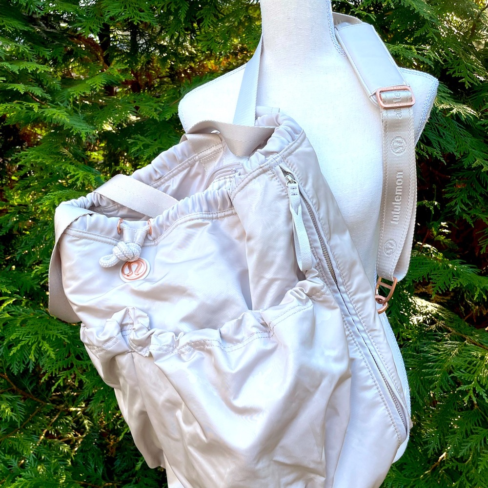 New Lululemon spacious tote in champagne color with delicate flower pattern.